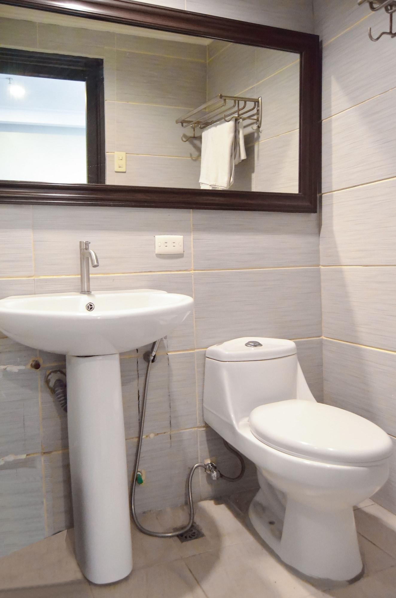 Super Oyo 791 Bell Mansion Otel Quezon City Dış mekan fotoğraf